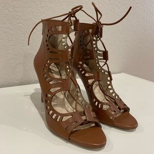 Gorgeous 4 inch, tie up BCBG pumps!